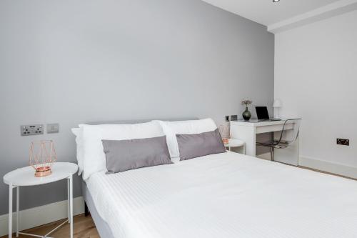 Picture of 3 Bedroom Apartment In Stratford City