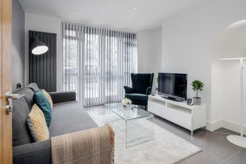 Picture of 3 Bedroom Apartment In Stratford City