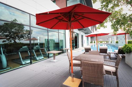 Yüzme havuzu, Grand Fortune Hotel Nakhon Si Thammarat in Nakhon Si Thammarat Şehir Merkezi