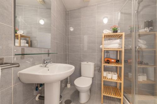 HOMEABOUT LA MERCED Studios Room Type - Studio with Balcony