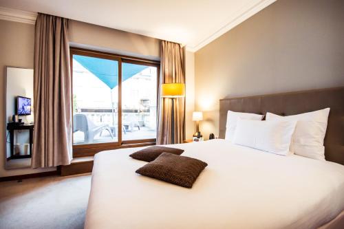 Logis Villa C Hotel Villa C is perfectly located for both business and leisure guests in Bourges. The hotel offers a wide range of amenities and perks to ensure you have a great time. Free Wi-Fi in all rooms, 24-hour fro