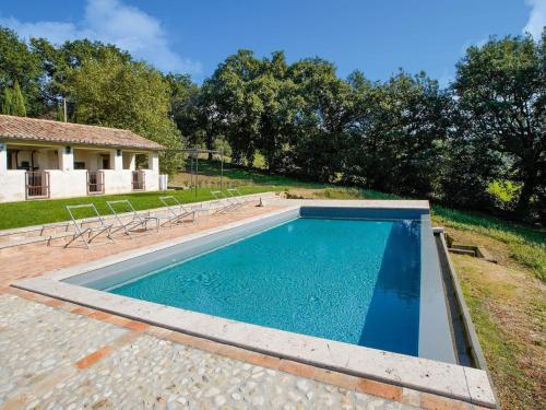 Vintage Villa in Sermugnano with Infinity Pool