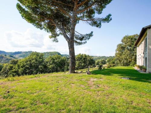 Vintage Villa in Sermugnano with Infinity Pool