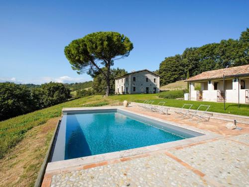 Vintage Villa in Sermugnano with Infinity Pool
