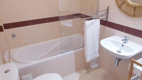 ห้องน้ำ, TOPO Apartment in ฟาชา เด ไบโซ