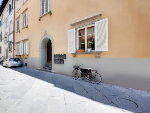 Mansion in Lucca near Via Fillungo
