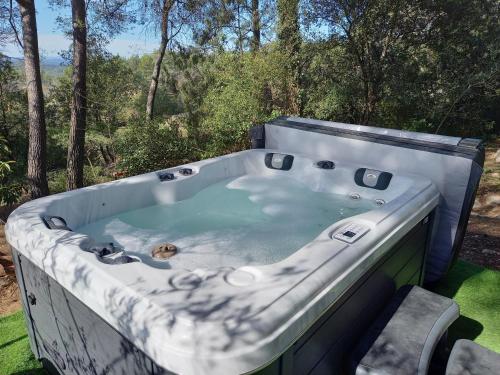 GITE AVEC SPA JACUZZI au cœur de Provence Côte d'Azur