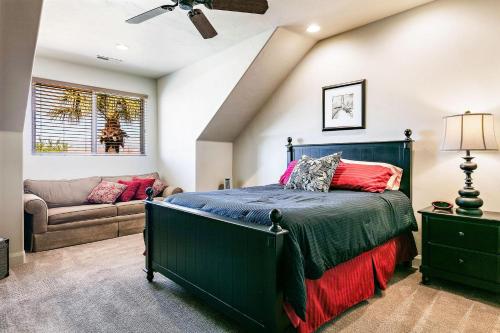 Getaway at Green Valley #202