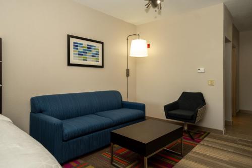 Holiday Inn Express & Suites Deer Park, an IHG Hotel