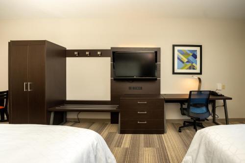 Holiday Inn Express & Suites Deer Park, an IHG Hotel