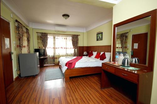 room detail thumbnail 2