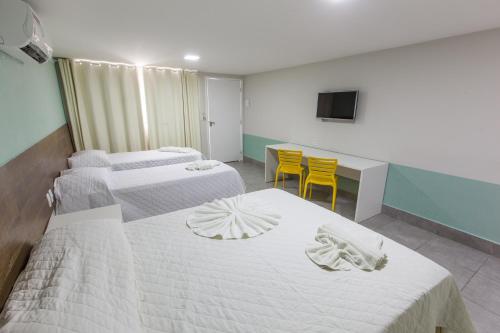 Quadruple Room with Balcony image 2