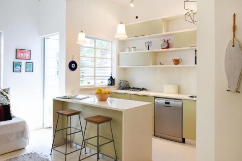Spacious 3-BR Apartment by HolyGuest - image 4