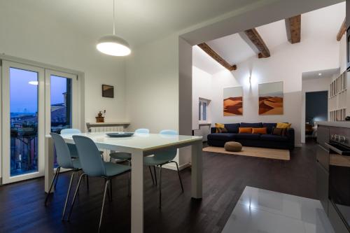 Arela, Verona