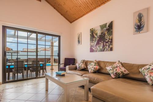 Villa with private pool, near beach and golf Caleta de Fuste- Villa Charlotte
