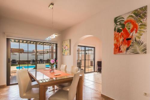 Villa with private pool, near beach and golf Caleta de Fuste- Villa Charlotte