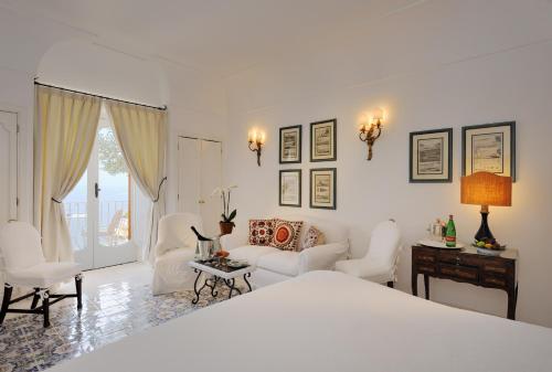 EMPORIO LE SIRENUSE Boutique