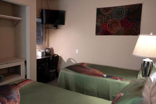2 twin beds