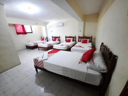 2 double beds, 1 twin bed
