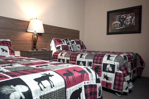 1 queen bed, 1 twin bed