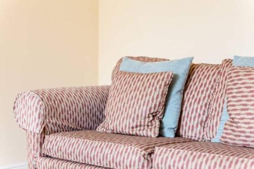 Dicksonfield - Modern 2 bed 2 bath apartment close to city centre - image 5