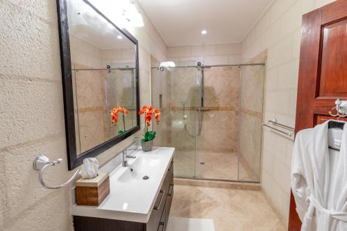 Sweetfield Manor - image 4