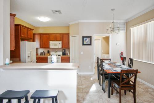 Highland's Reserve 5 Bed Villa with Golf-View - image 4