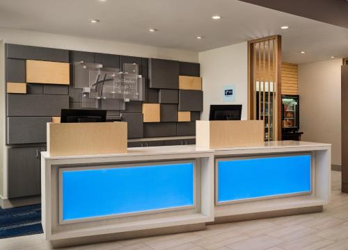 Lobby, Holiday Inn Express and Suites Lockport in Homer Glen