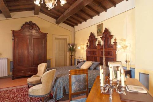 VILLA LIZ Tuscany, private pool, hot tub, property fenced, pets allowed