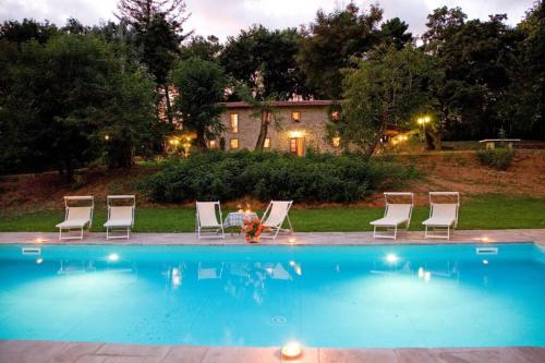 VILLA LIZ Tuscany, private pool, hot tub, property fenced, pets allowed