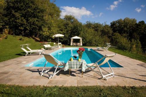VILLA LIZ Tuscany, private pool, hot tub, property fenced, pets allowed