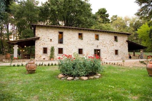 VILLA LIZ Tuscany, private pool, hot tub, property fenced, pets allowed