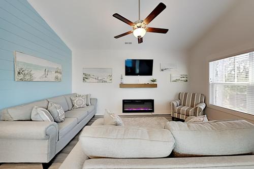 New SeaBreeze Cottage - 2 Living Areas & Grill home - image 4