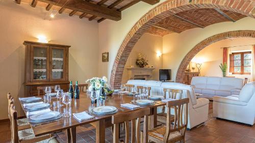 المرافق, Il Fitto 10, Emma Villas in Chianacce