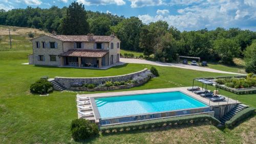  Villa Le Fontane 12, Emma Villas in Todi