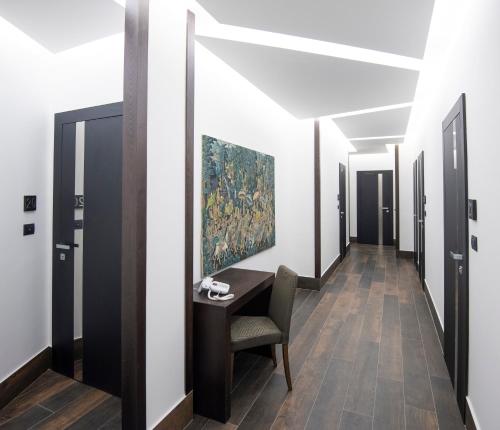 Előcsarnok, Domus Vista Castello near Umberto I Galéria