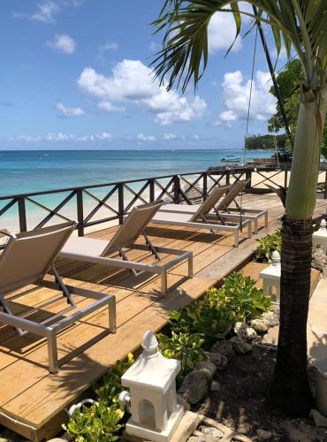 Tropical Sunset Beach Apartment Hotel in 세인트 제임스