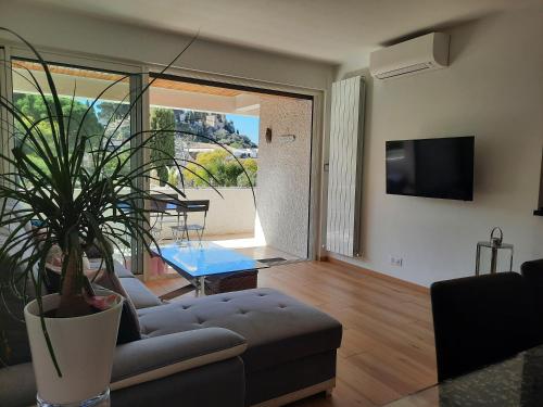 Mon petit Paradis, Cassis centre Apt 90 m2, 200 m Mer, terr plein sud, clim park privé