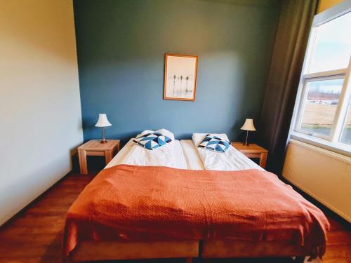 2 twin beds