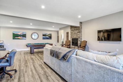 2BR Mountain Dream Suite Lake Views - image 3