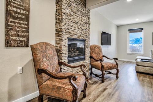 2BR Mountain Dream Suite Lake Views - image 7