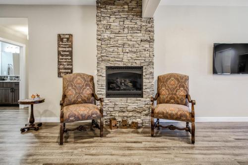 2BR Mountain Dream Suite Lake Views - image 8
