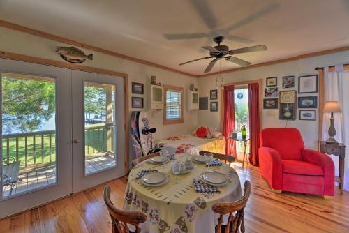 Waterside Belhaven House and Cottage with Porch and Dock in วิลเลียมตัน (NC)