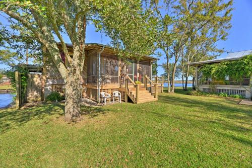 Waterside Belhaven House and Cottage with Porch and Dock in วิลเลียมตัน (NC)