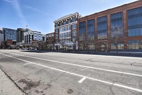Chic SLC Downtown Studio Loft Walk to Shops Chic SLC Downtown Studio Loft Walk to Shops