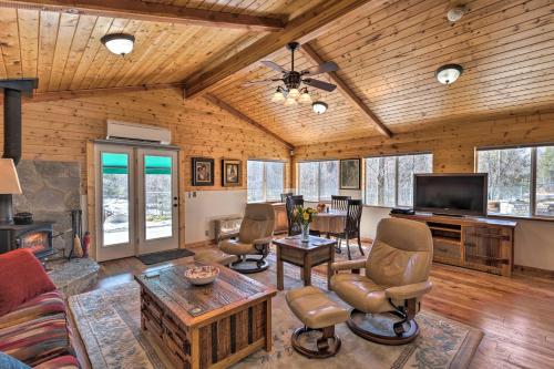 Victor Woodland Cabin Retreat with Fire Pit