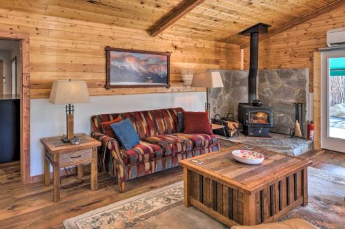 Victor Woodland Cabin Retreat with Fire Pit