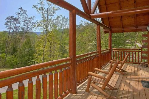 Luxe Smoky Mtn Cabin Indoor Pool and Fire Pit!