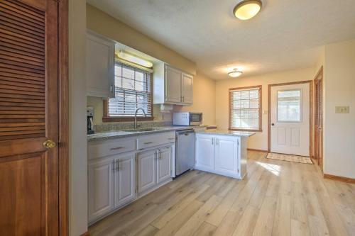 Lexington Home about 2 Mi to University of Kentucky! in Hill N Dale