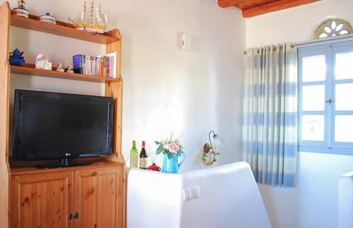 Traditional Seaside House with Aegean View near the Beach